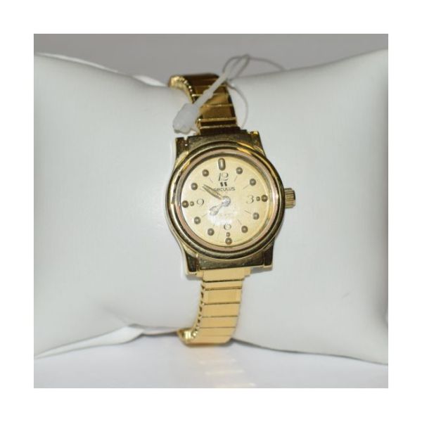 A gold-tone, 3/4-inch face with gold-plated case, and gold-plated expansion band.